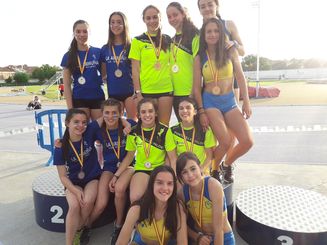 LOS EQUIPOS 4X100 DE MUJERES DEL C.A.VALLADOLID (JUVENIL) Y PUENTECILLAS (CADETE), MEJORES MARCAS NACIONALES DEL AÑO