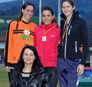 JESÚS PARDO y LIDIA CAMPO CAMPEONES ABSOLUTOS DE CASTILLA Y LEÓN DE FONDO EN PISTA.