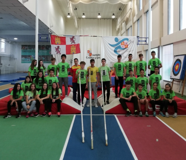 GRAN AULA ACTIVA DE SALTO CON PÉRTIGA CON ROMÁN MARTÍN COMO ENTRENADOR INVITADO