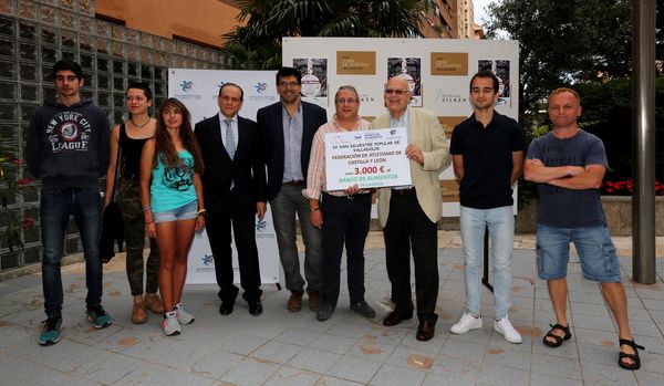 LA SAN SILVESTRE POPULAR DE VALLADOLID 2015 ENTREGA 3.000 EUROS AL BANCO DE ALIMENTOS