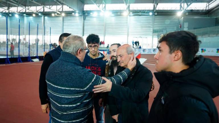 EL ATLETISMO DE CASTILLA Y LEÓN RINDIÓ SENTIDO HOMENAJE A ÁNGEL BASAS Y A SU HIJO CARLOS